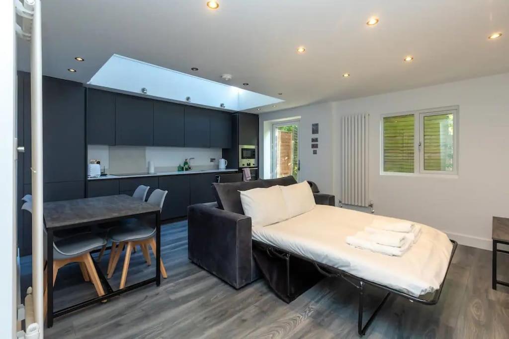 Stylish 2-bed Flat In The Heart Of West Hampstead Appartement