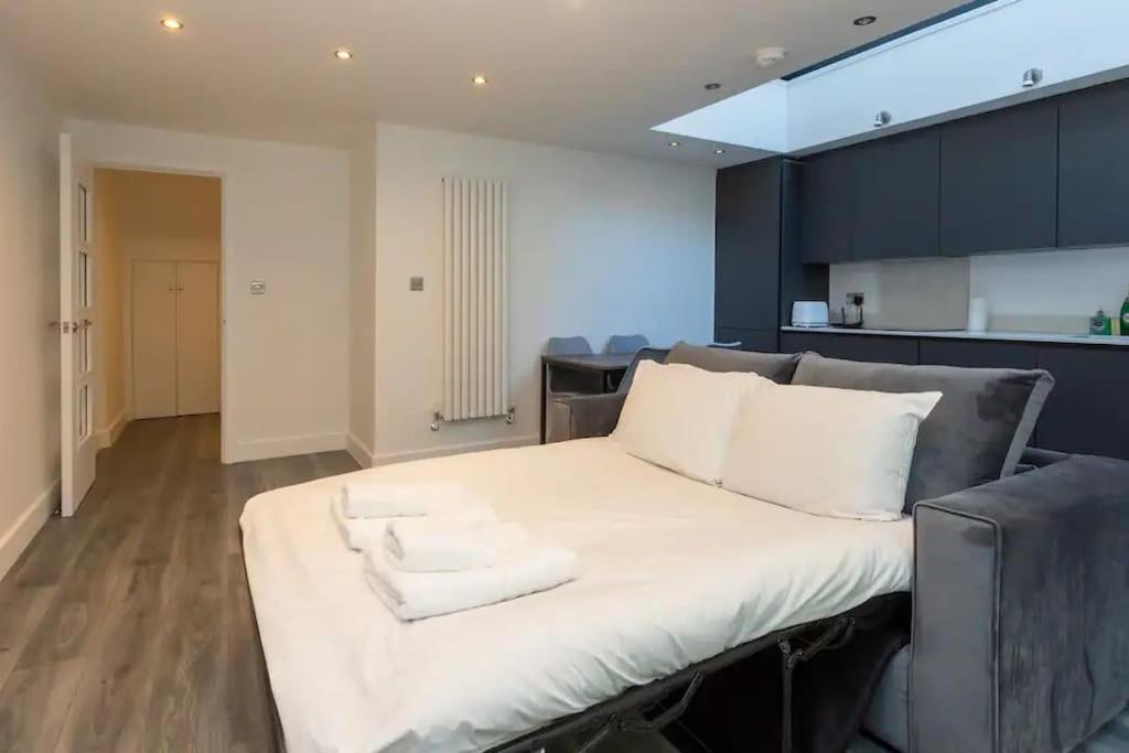 Stylish 2-bed Flat In The Heart Of West Hampstead * Londen