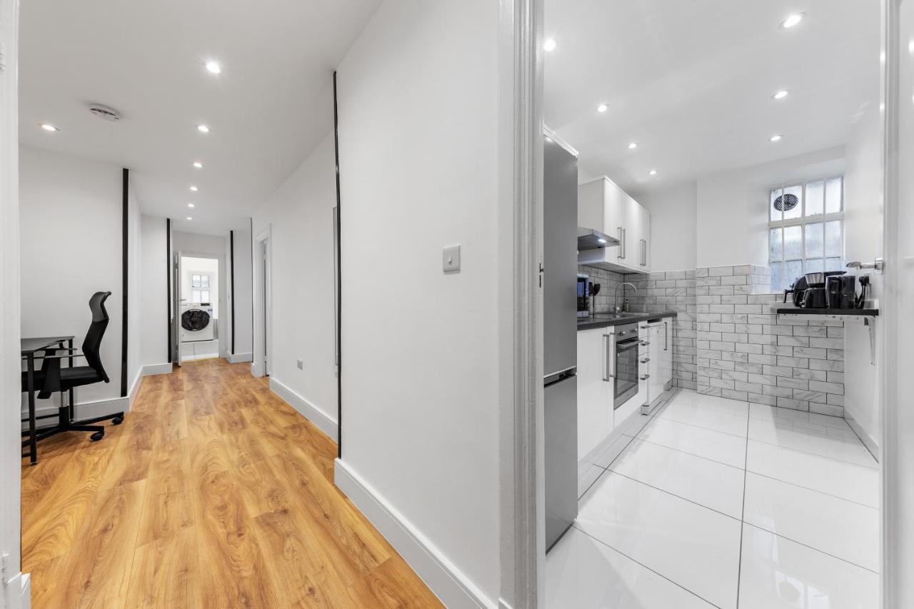 Modern Flat In Apartment London
