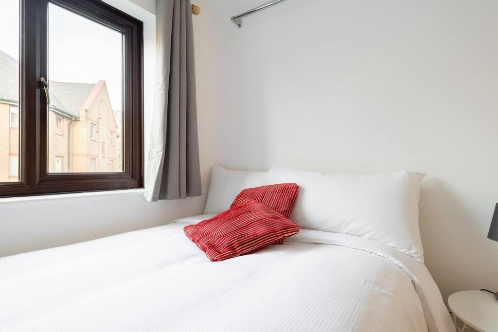 Appartement Wapping - Tobacco Docks - Modern Flat Londen