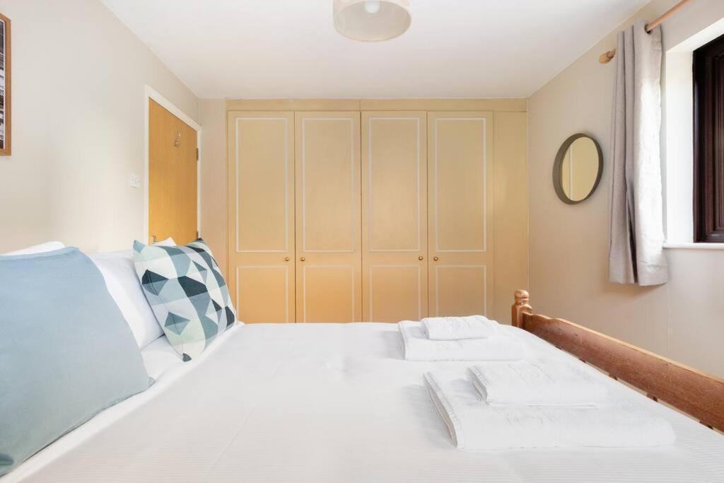 Appartement Wapping - Tobacco Docks - Modern Flat Londen