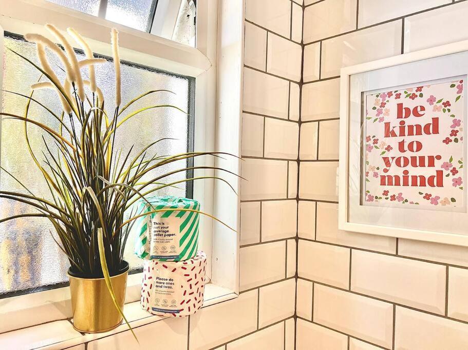 Apartment With Cosy Garden In London