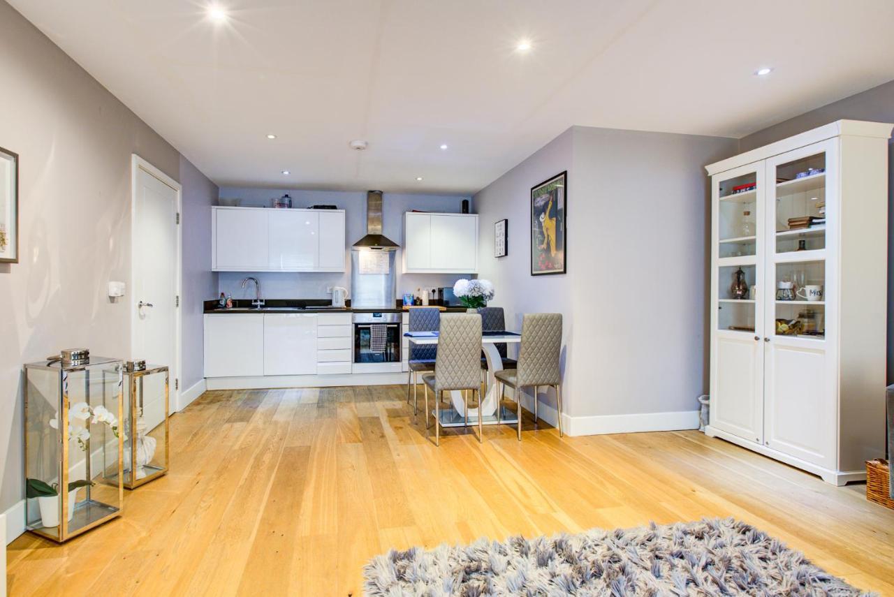 2 Bedroom Spacious In The Heart Fulham *