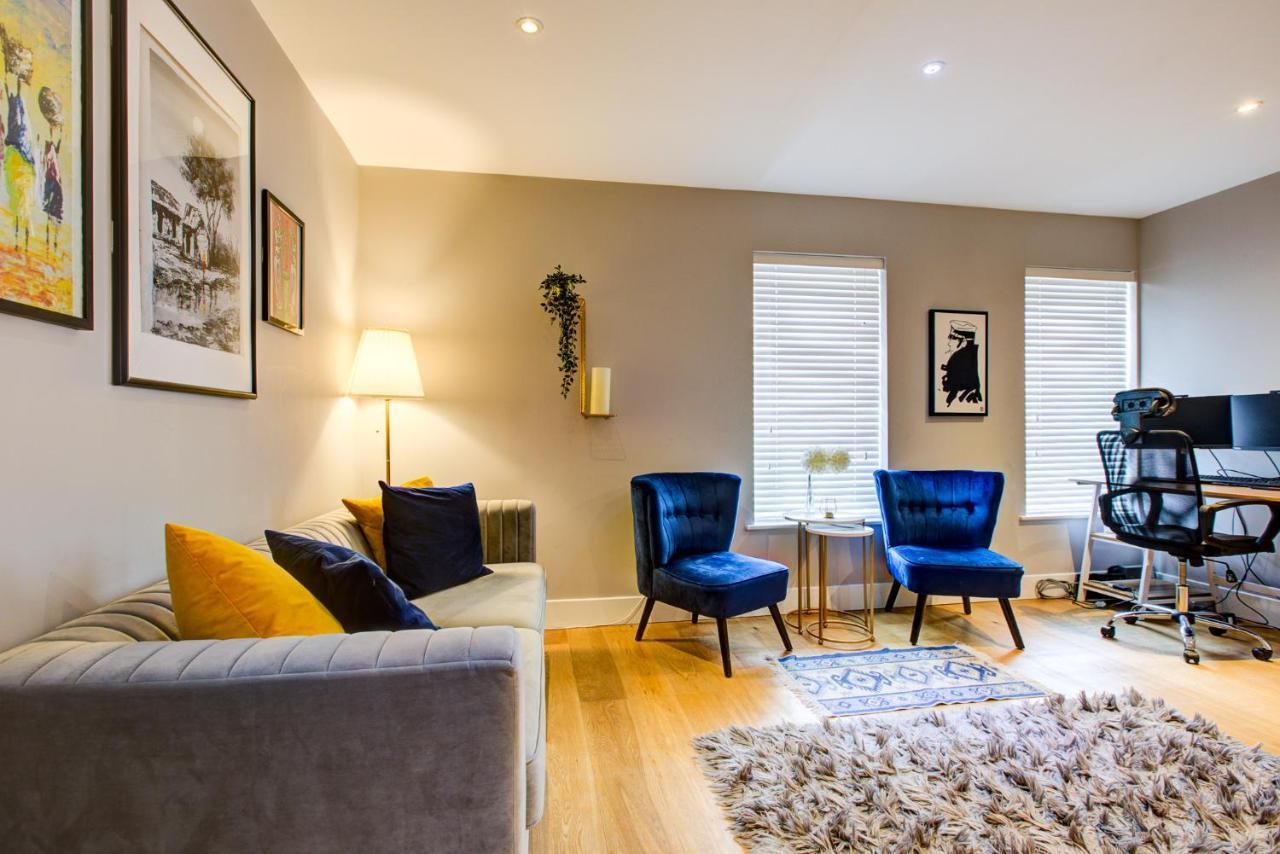 2 Bedroom Spacious In The Heart Fulham Apartment *