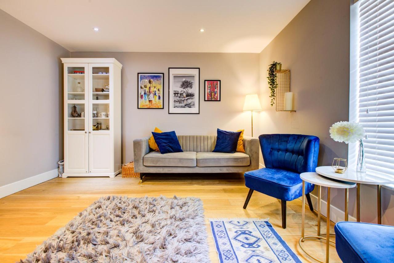 2 Bedroom Spacious In The Heart Fulham Apartment London