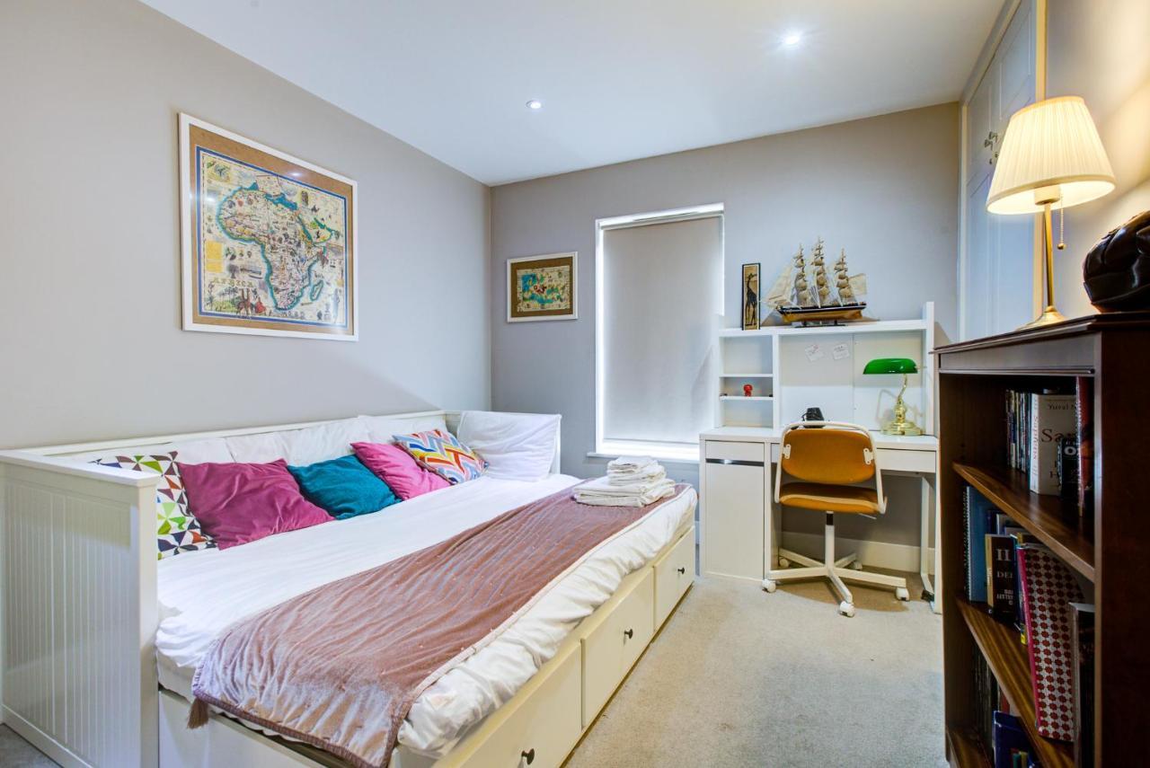 2 Bedroom Spacious In The Heart Fulham Apartment *