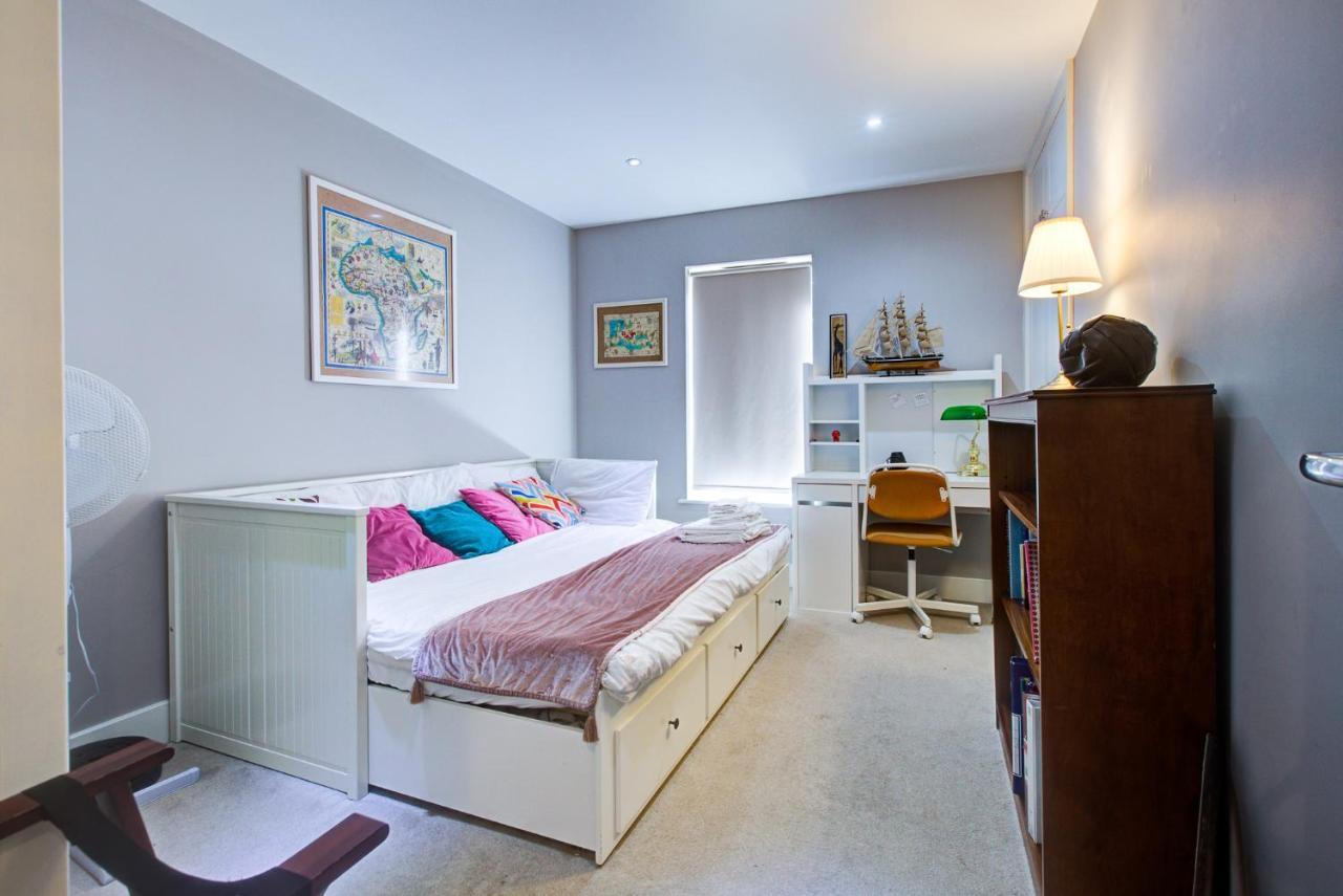 Apartment 2 Bedroom Spacious In The Heart Fulham London