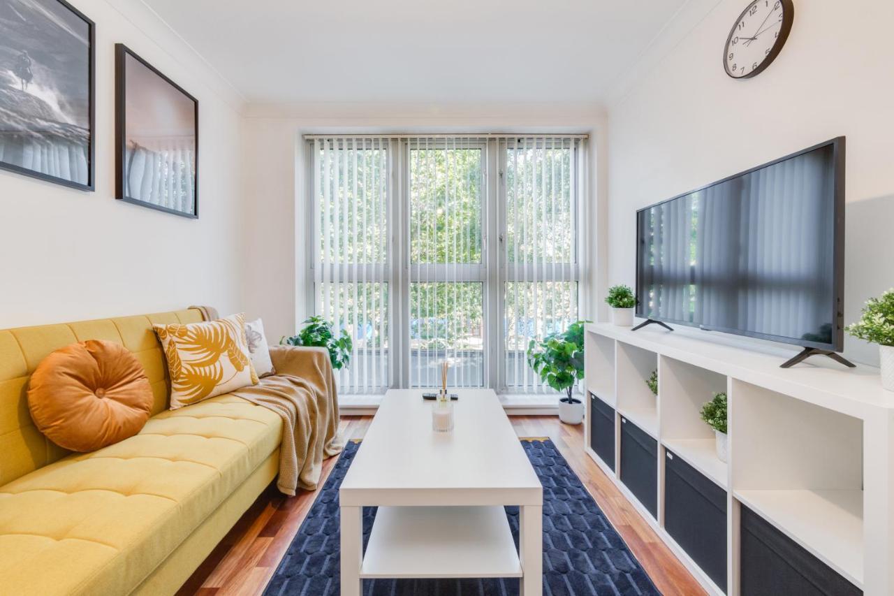 Visit London 1 Bed Flat- Canary Wharf Close To River Thames * Londen