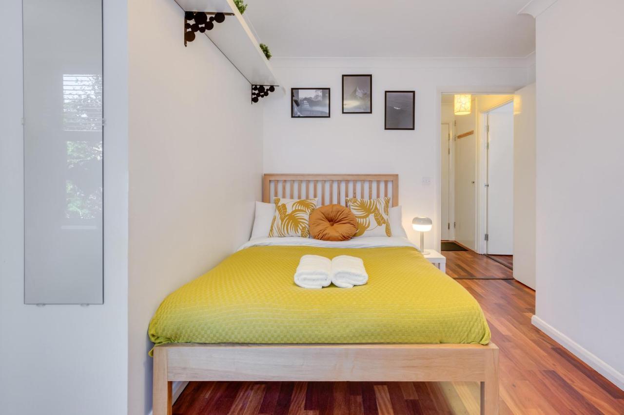 Visit London 1 Bed Flat- Canary Wharf Close To River Thames Appartement Londen