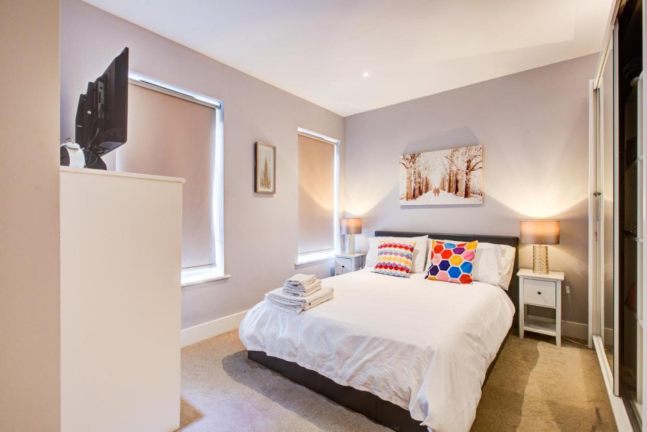 2 Bedroom Spacious In The Heart Fulham Apartment London