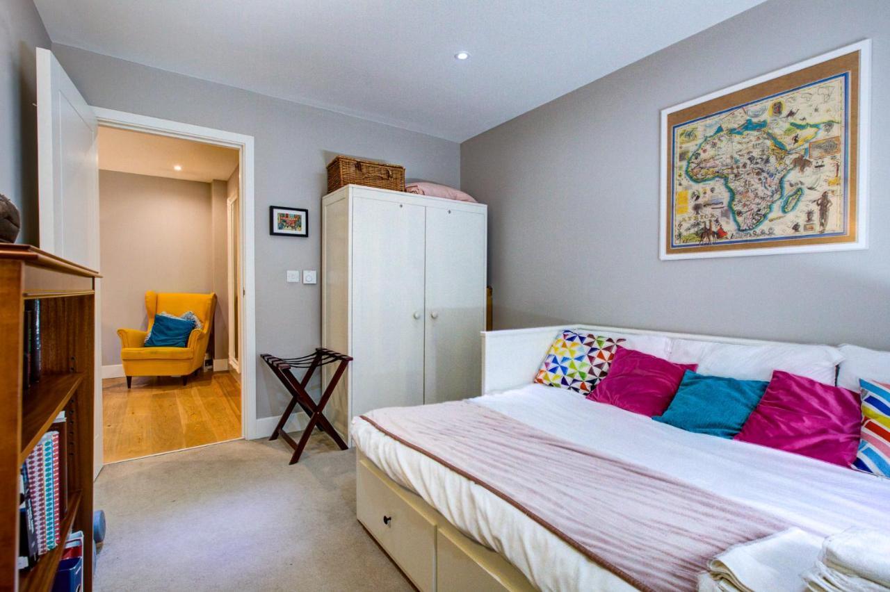 2 Bedroom Spacious In The Heart Fulham Apartment London