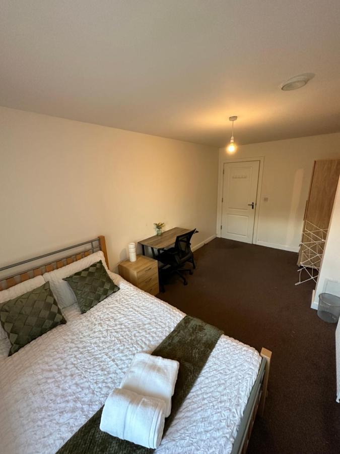 New Build 2 Bedroom With 2 Bath In London