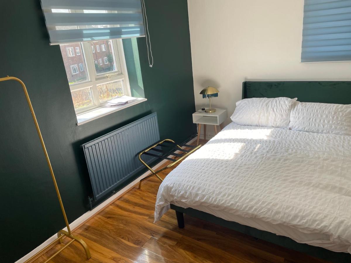 Elegant 2 Bedroom Flat In Chiswick Near Tube Stations Londen