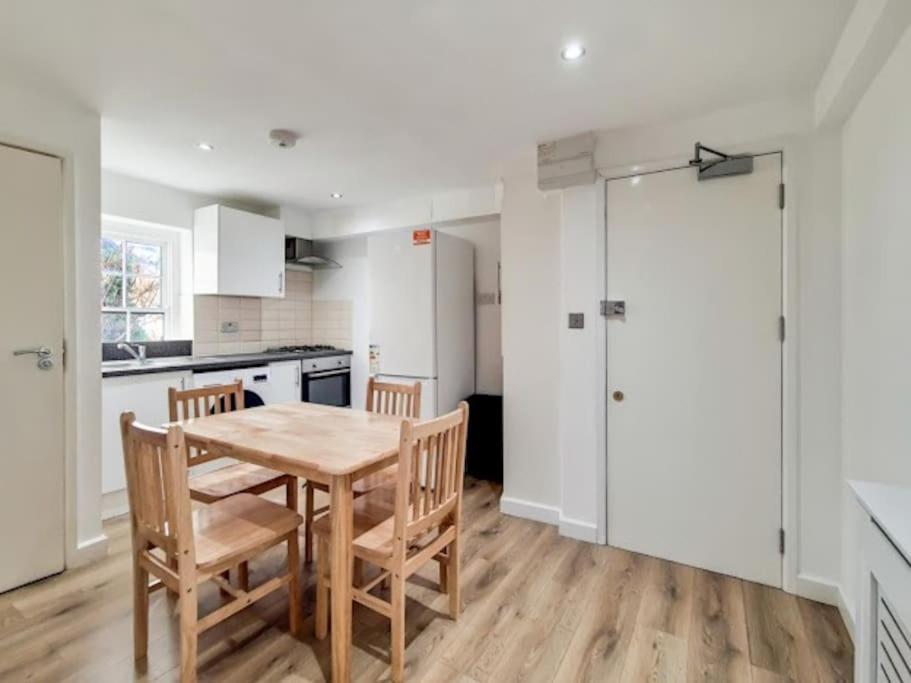 Apartment Flat 7 Mornington Crescent, 2 Bedroom, 1 Bathroom Flat