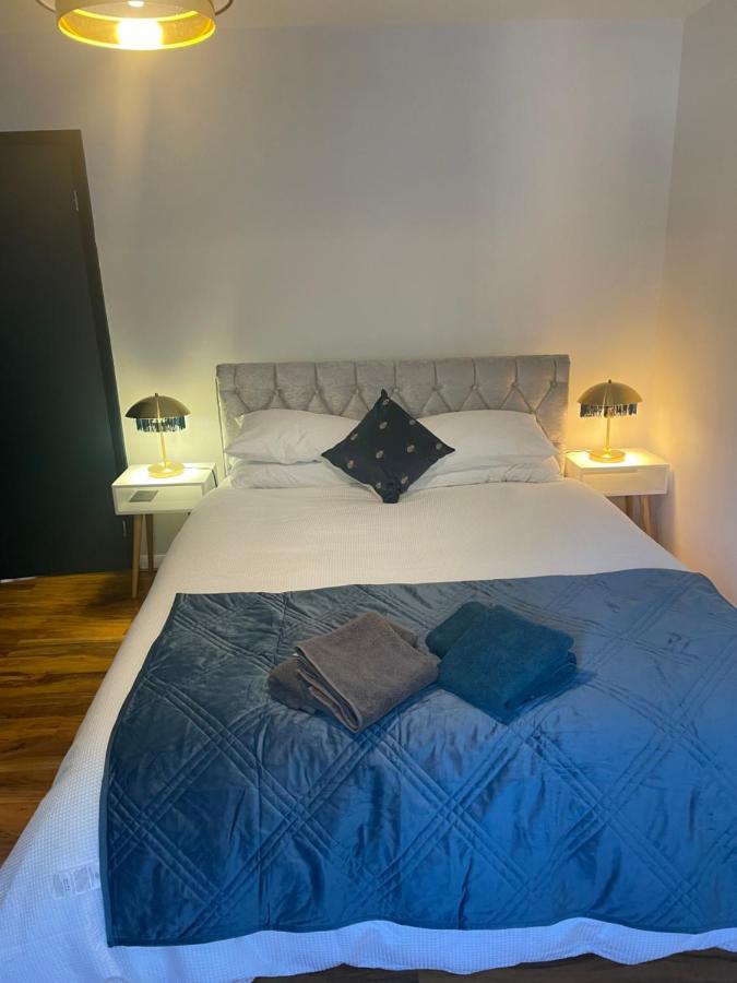Elegant 2 Bedroom Flat In Chiswick Near Tube Stations Appartement