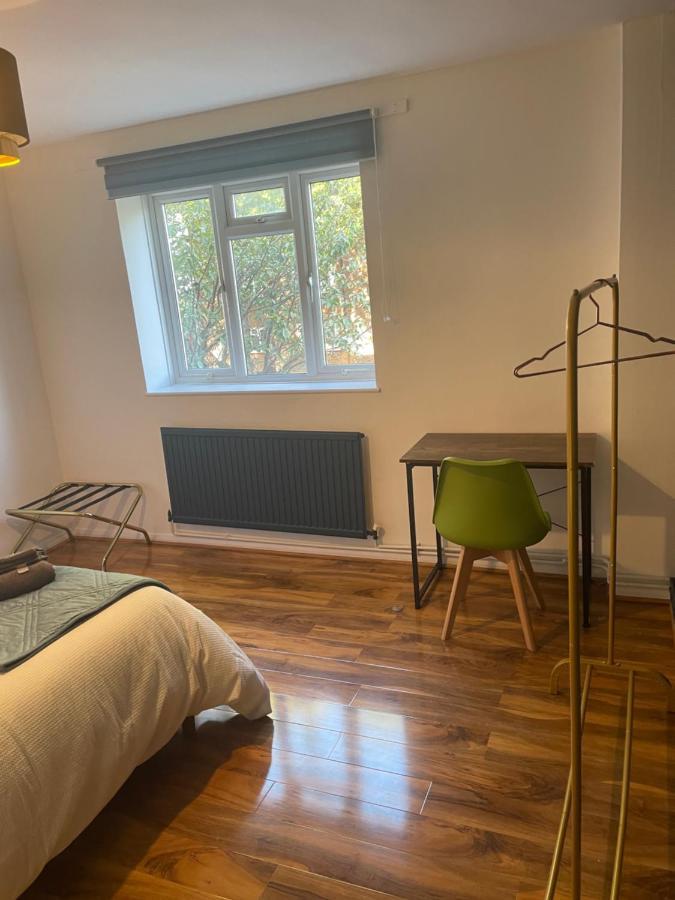 Elegant 2 Bedroom Flat In Chiswick Near Tube Stations * Londen