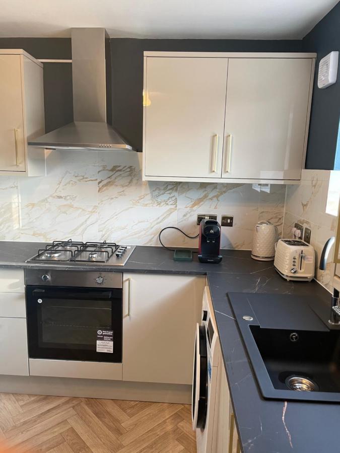 Elegant 2 Bedroom Flat In Chiswick Near Tube Stations Appartement