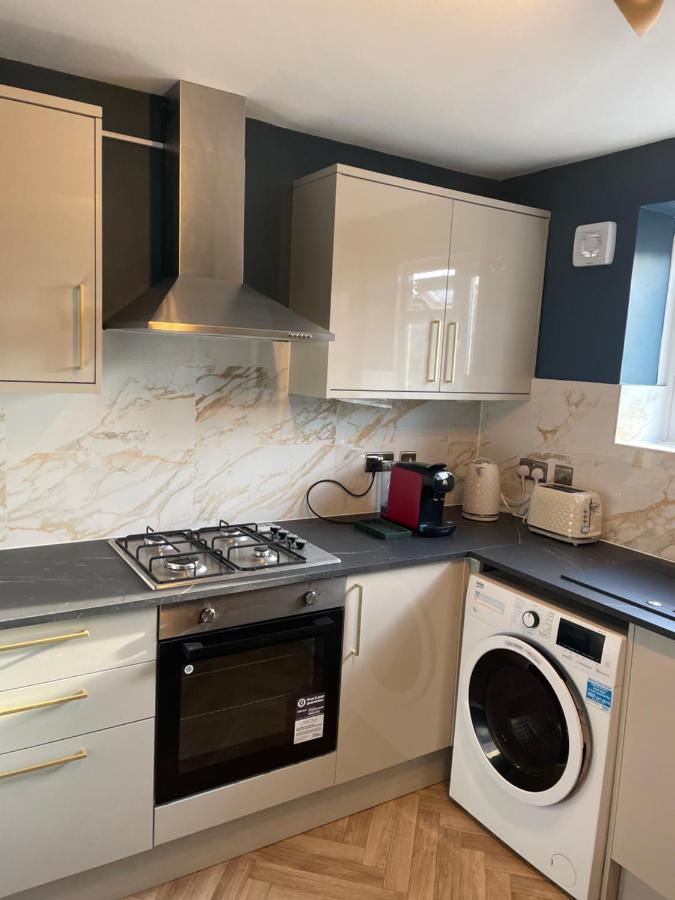 Elegant 2 Bedroom Flat In Chiswick Near Tube Stations