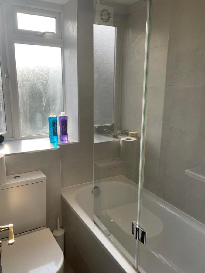 Elegant 2 Bedroom Flat In Chiswick Near Tube Stations Appartement *