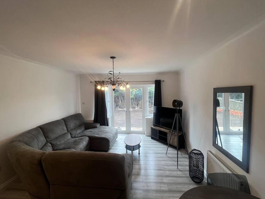 2 Bed With Garden & Parking West
