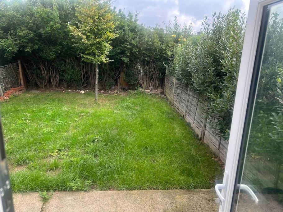 Apartment 2 Bed With Garden & Parking West *