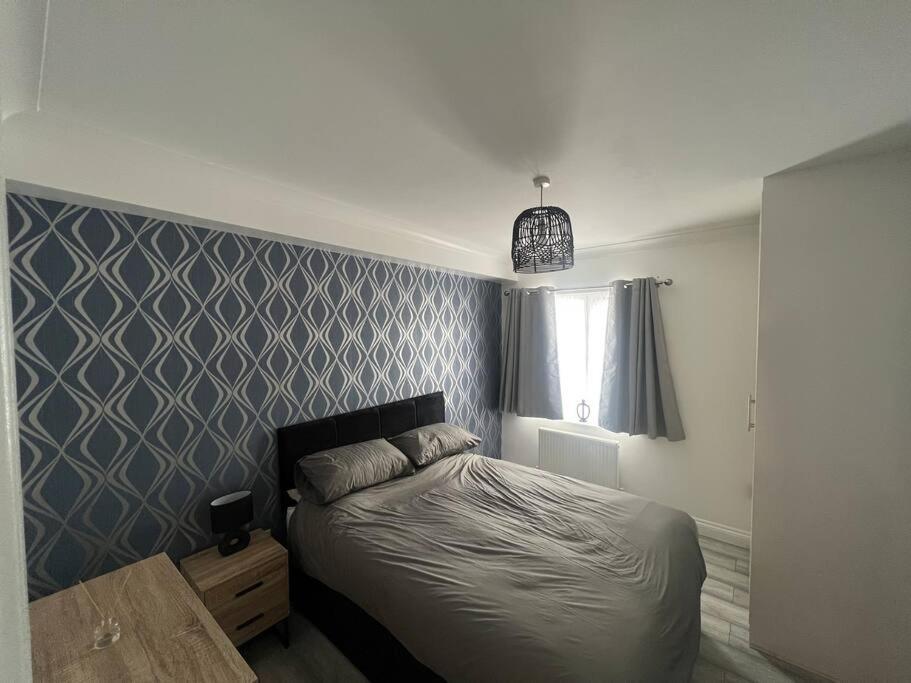 Apartment 2 Bed With Garden & Parking West