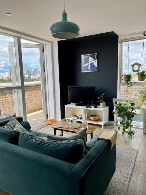 Elegant Chic Living: 1 Bed In Vibrant Area Londen