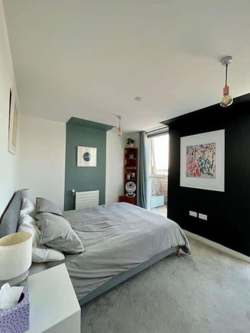 Elegant Chic Living: 1 Bed In Vibrant Area Appartement Londen