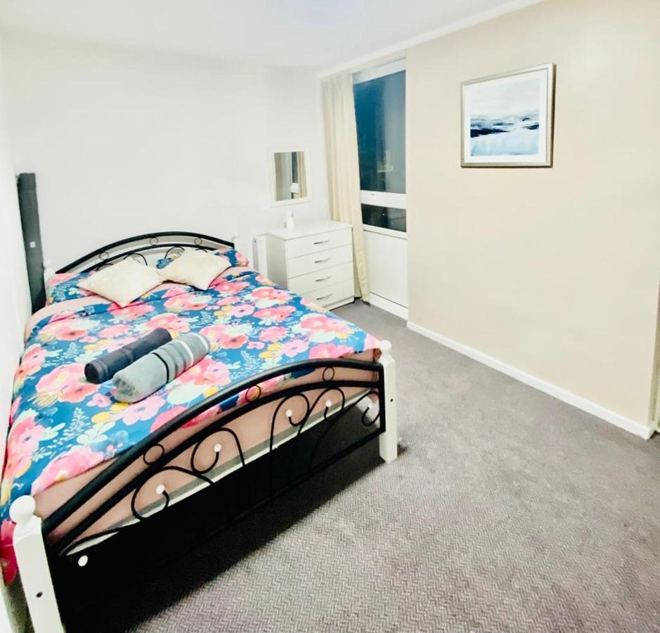 Spacious One Bedroom Edgeware Road Central *