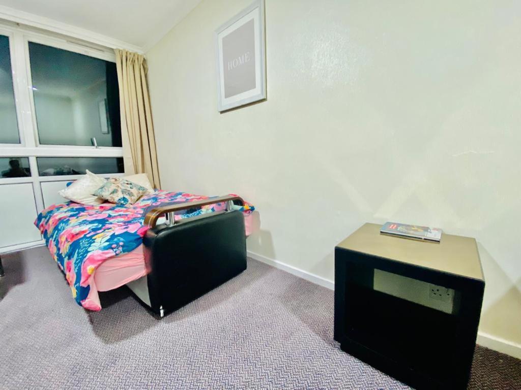 Spacious One Bedroom Edgeware Road Central *