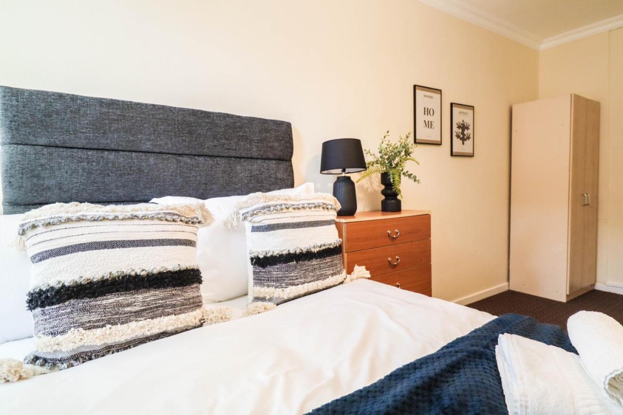 Cosy Property Right By Warren Street Station! Free Wifi!