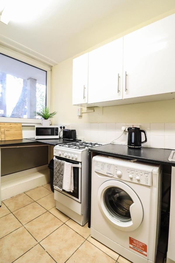 Apartment Cosy Property Right By Warren Street Station! Free Wifi!