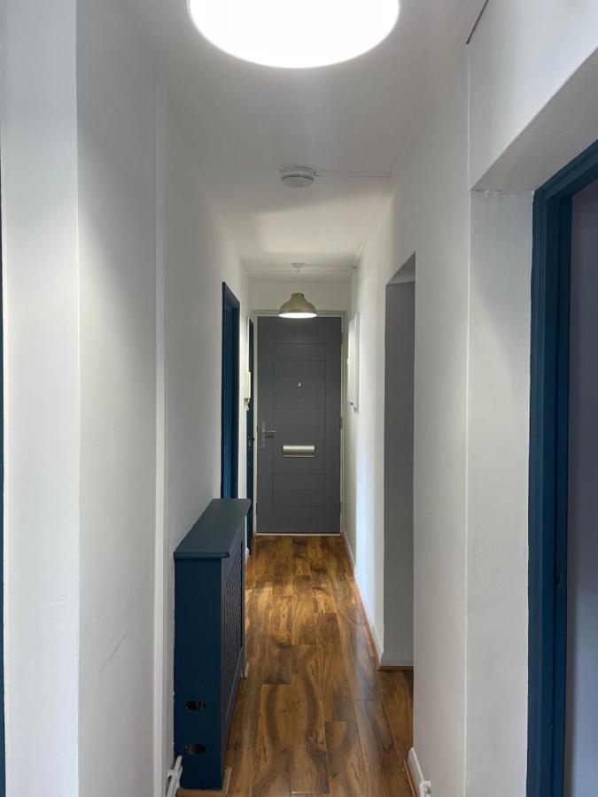 Elegant 2 Bedroom Flat In Chiswick Near Tube Stations *