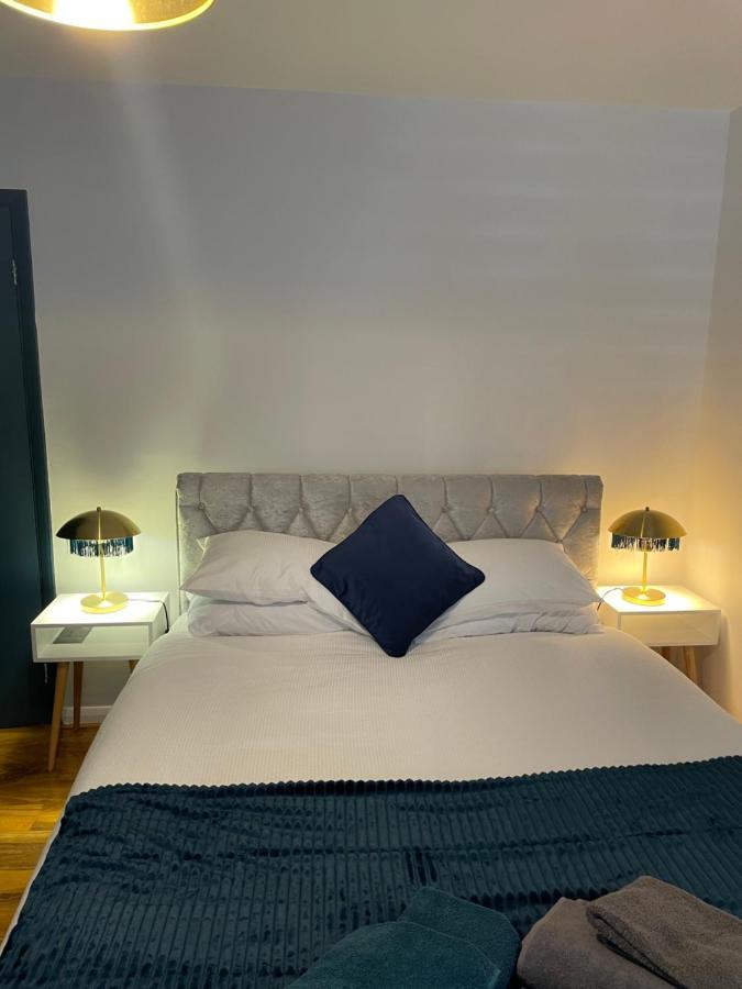Elegant 2 Bedroom Flat In Chiswick Near Tube Stations Appartement *