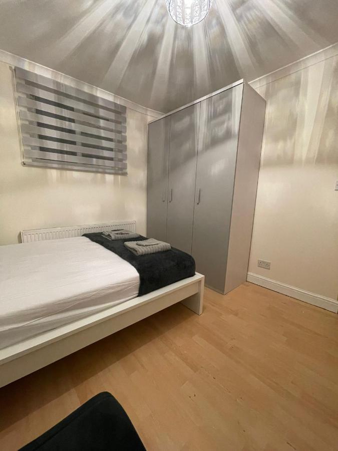Entire 3 Bedroom - Minutes To Emirates Stadium! Vakantiehuis *
