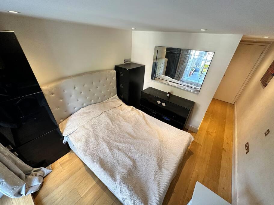 Grade Ii Listed Balconied 3-bed Mezzanine Kensington Flat London