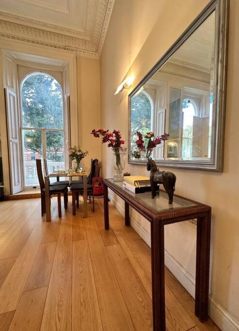 Grade Ii Listed Balconied 3-bed Mezzanine Kensington Flat Apartamento Londres