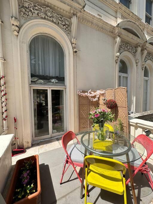 Apartment Grade Ii Listed Balconied 3-bed Mezzanine Kensington Flat