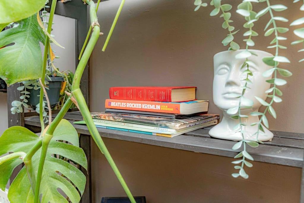 Unique W/garden Hot Tub, Sauna & Cinema Apartment London