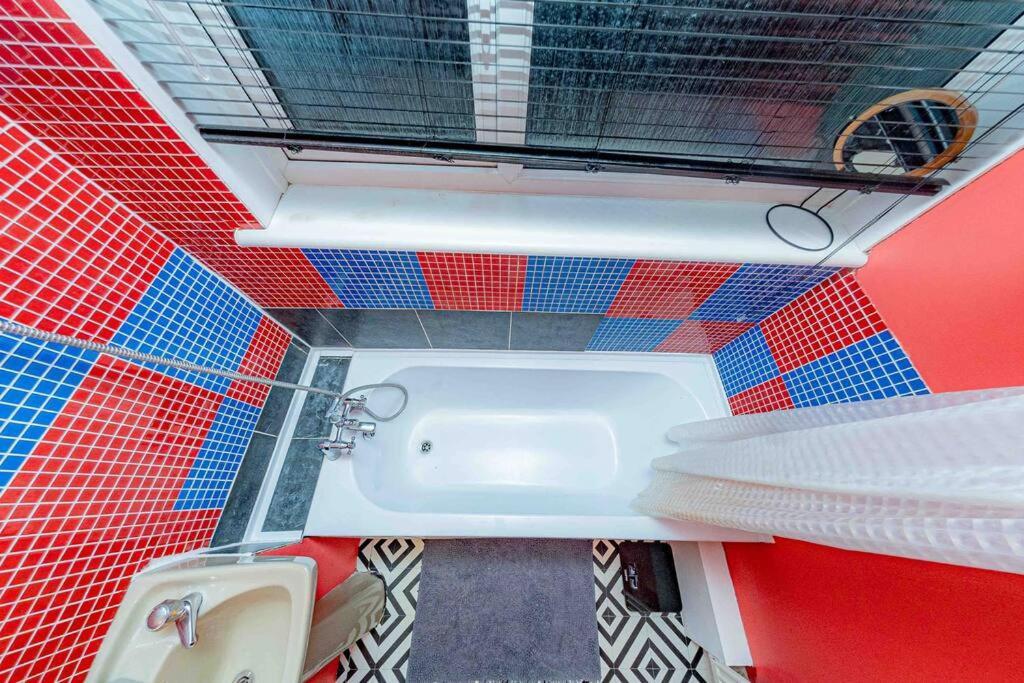 Unique W/garden Hot Tub, Sauna & Cinema London