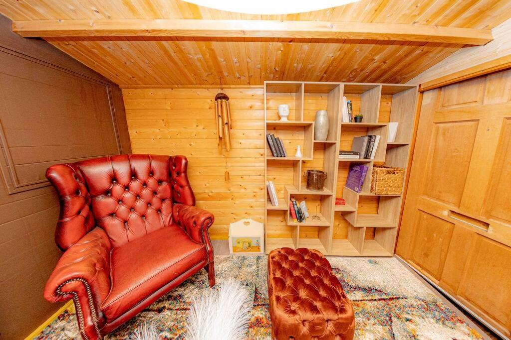 Unique W/garden Hot Tub, Sauna & Cinema Apartment London
