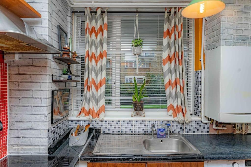 Unique W/garden Hot Tub, Sauna & Cinema Apartment London