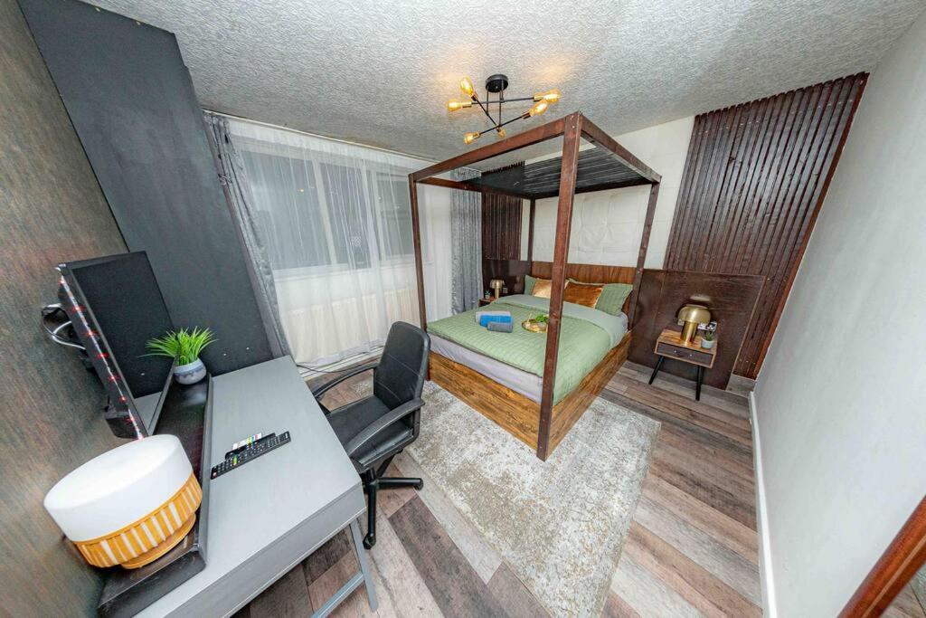 Unique W/garden Hot Tub, Sauna & Cinema *