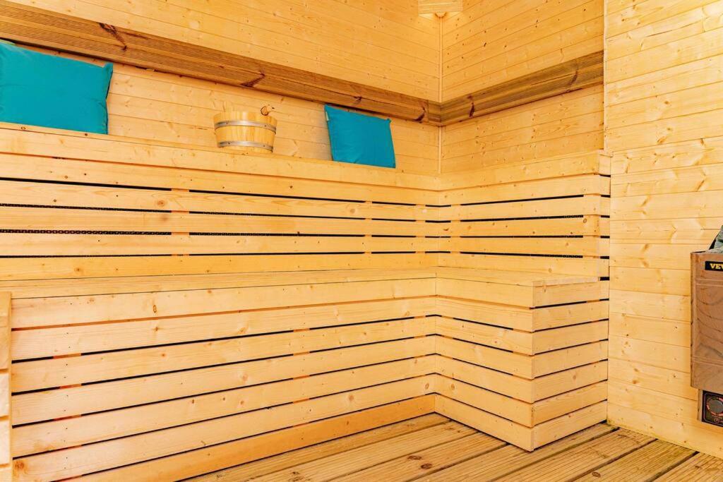 Unique W/garden Hot Tub, Sauna & Cinema London