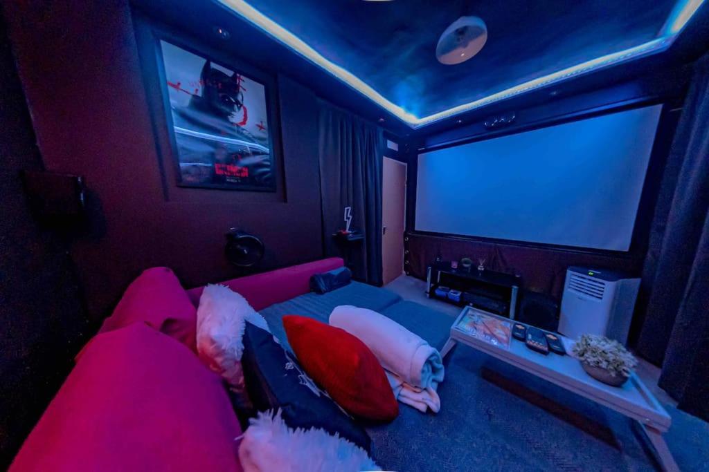 Apartment Unique W/garden Hot Tub, Sauna & Cinema *