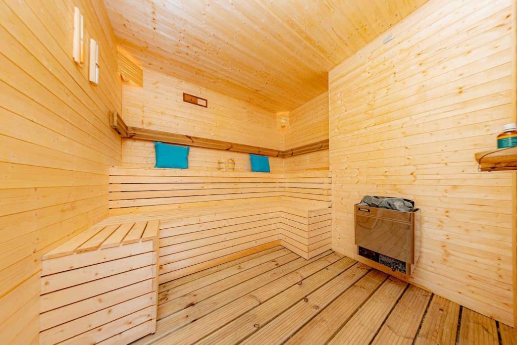 Apartment Unique W/garden Hot Tub, Sauna & Cinema London