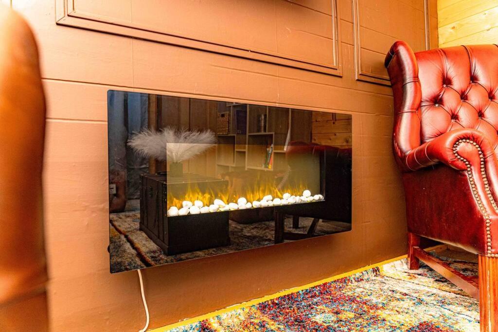 Unique W/garden Hot Tub, Sauna & Cinema Apartment London