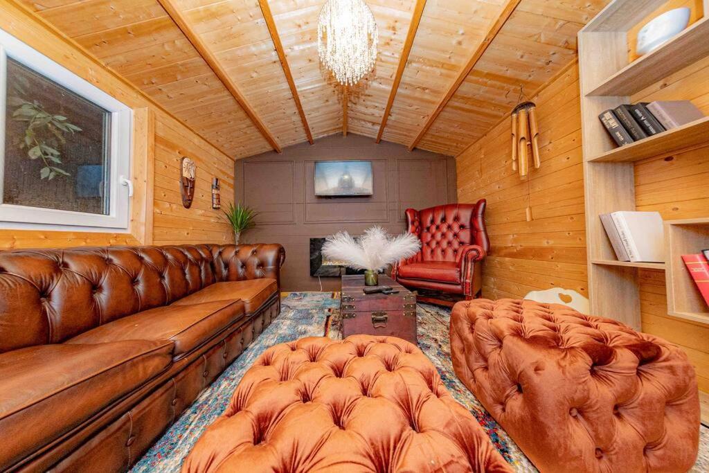 Unique W/garden Hot Tub, Sauna & Cinema London