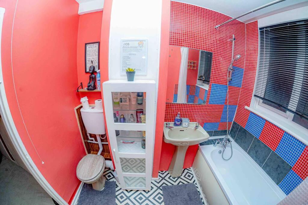 Unique W/garden Hot Tub, Sauna & Cinema London