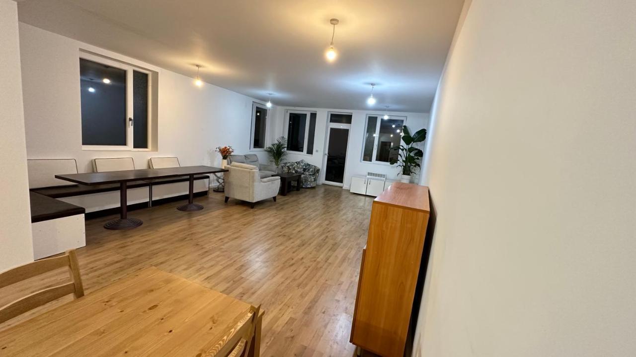 Vakantiehuis North A Spacious 7 Bedroom House Accommodating Up To 18 People Complete With Own Gym And Table Tennis *